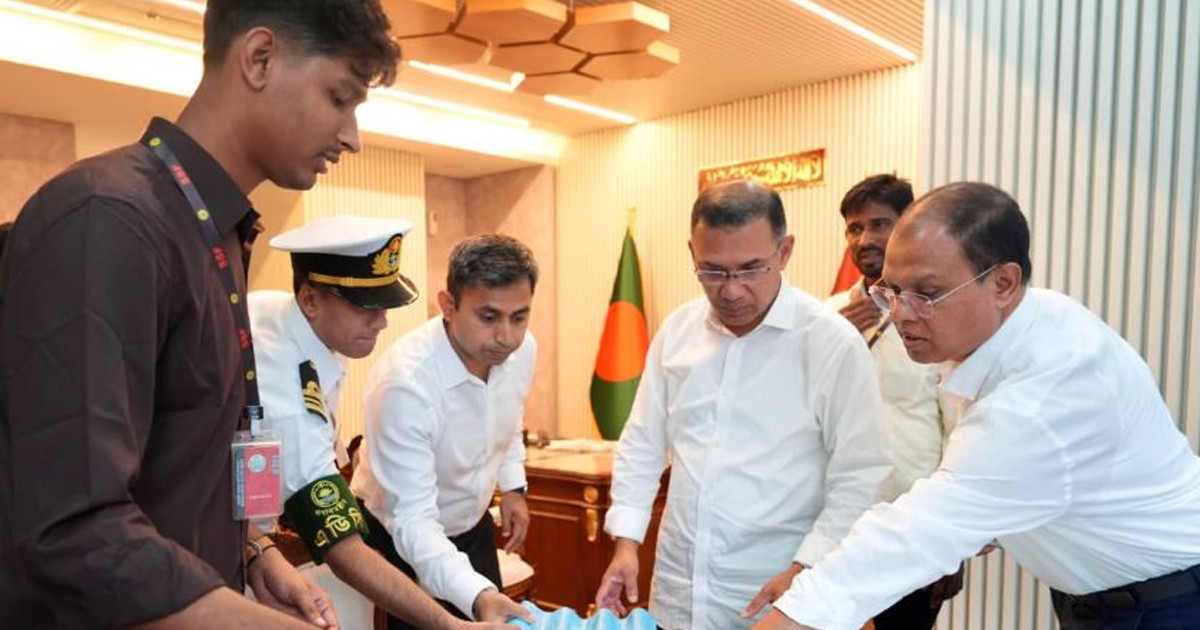 শিক্ষার্থী সাজ্জাদুলের উদ্ভাবিত পণ্য পরিদর্শন প্রধানমন্ত্রীর