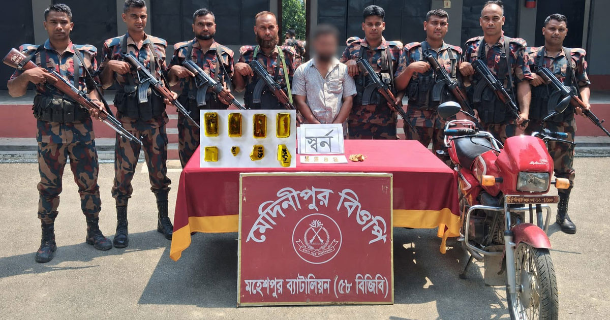এক কোটি ৩৯ লাখ লাখ টাকার স্বর্ণসহ পাচারকারী আটক