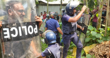 শিশু হত্যা: পুলিশ-গ্রামবাসীর সংঘর্ষে রণক্ষেত্র লালমনিরহাট, ওসিসহ আহত ৩০