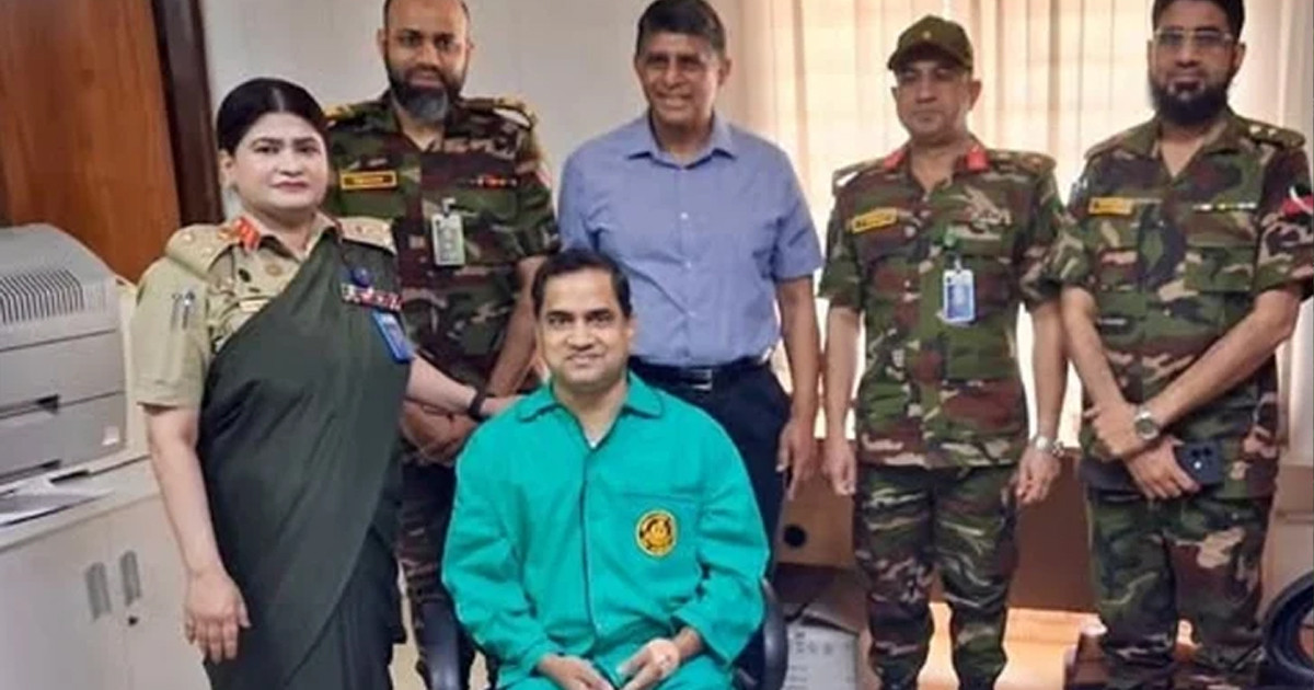 হাসপাতাল থেকে বাসায় ফিরলেন রাষ্ট্রদূত মুশফিক