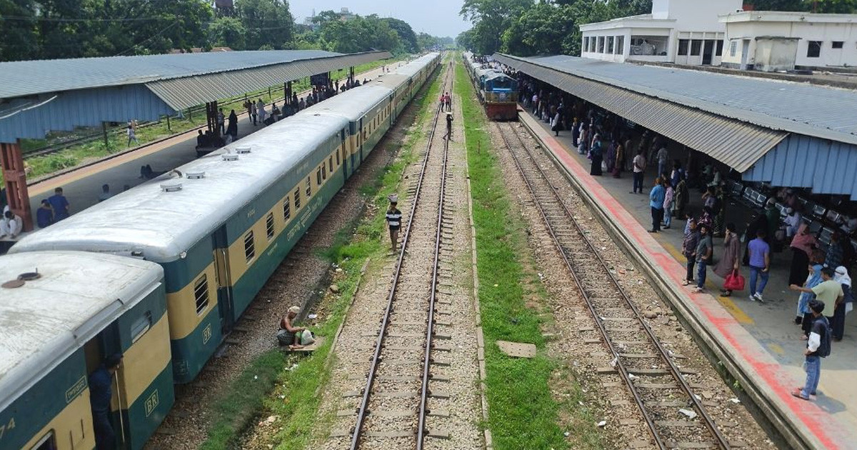 ইঞ্জিন বিকল হয়ে ফেনীতে আড়াই ঘণ্টা আটকা মেঘনা এক্সপ্রেস
