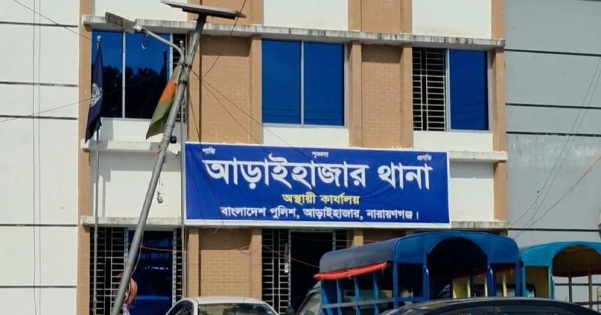 বিদ্যুৎ না থাকায় বাইরে বসেছিলেন, ডাকাতের হামলায় আহত এসিল্যান্ড