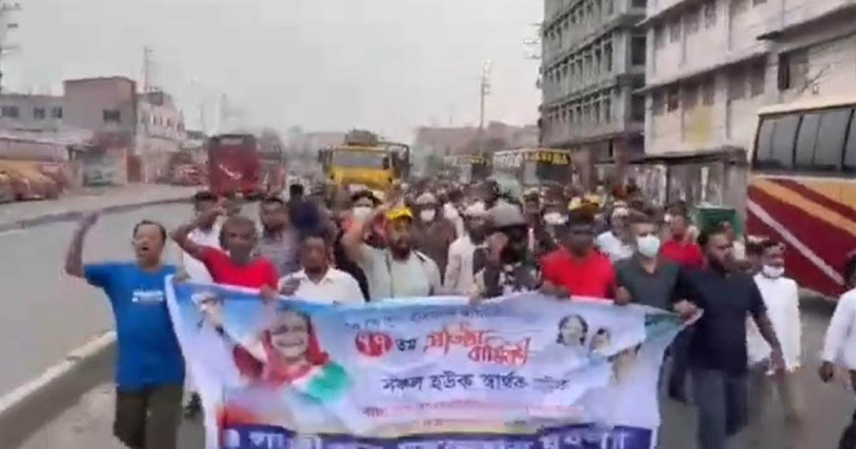 ‘একটাও সামনে আসবি না, মাইরা ফালামু’, পুলিশকে হুমকি দিয়ে যুবলীগের মিছিল