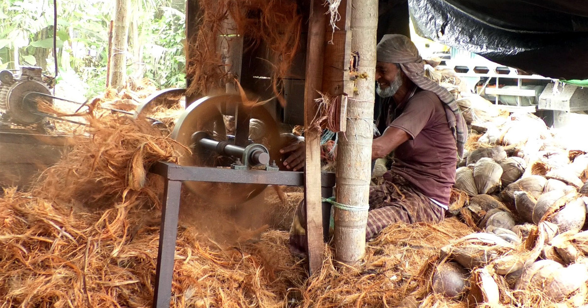 নারকেলের ছোবড়ায় কোটি টাকার ব্যবসা