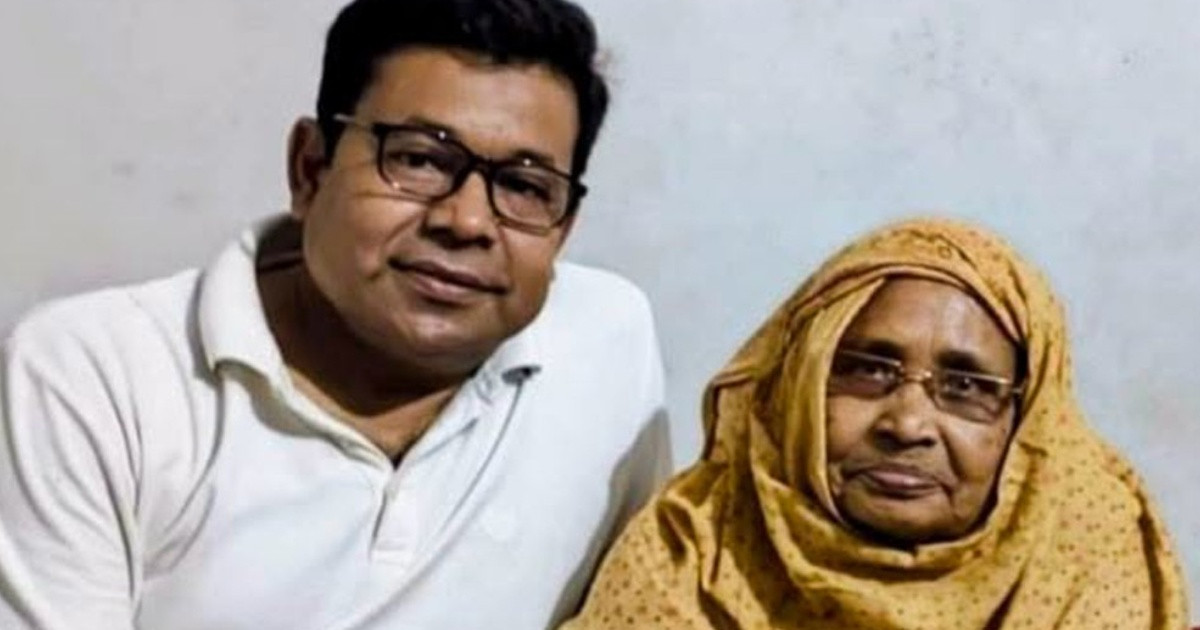 আইসিইউতে মনির খানের মা