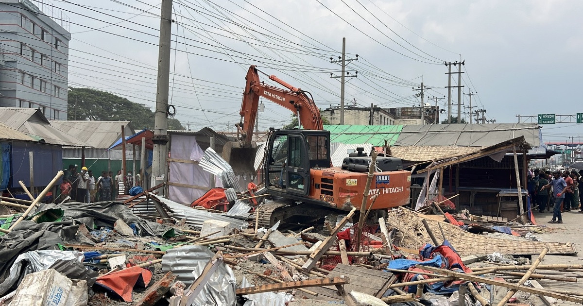 ধামরাইয়ে দ্বিতীয় দিনেও উচ্ছেদ অভিযান, অপসারণ শতাধিক অবৈধ স্থাপনা