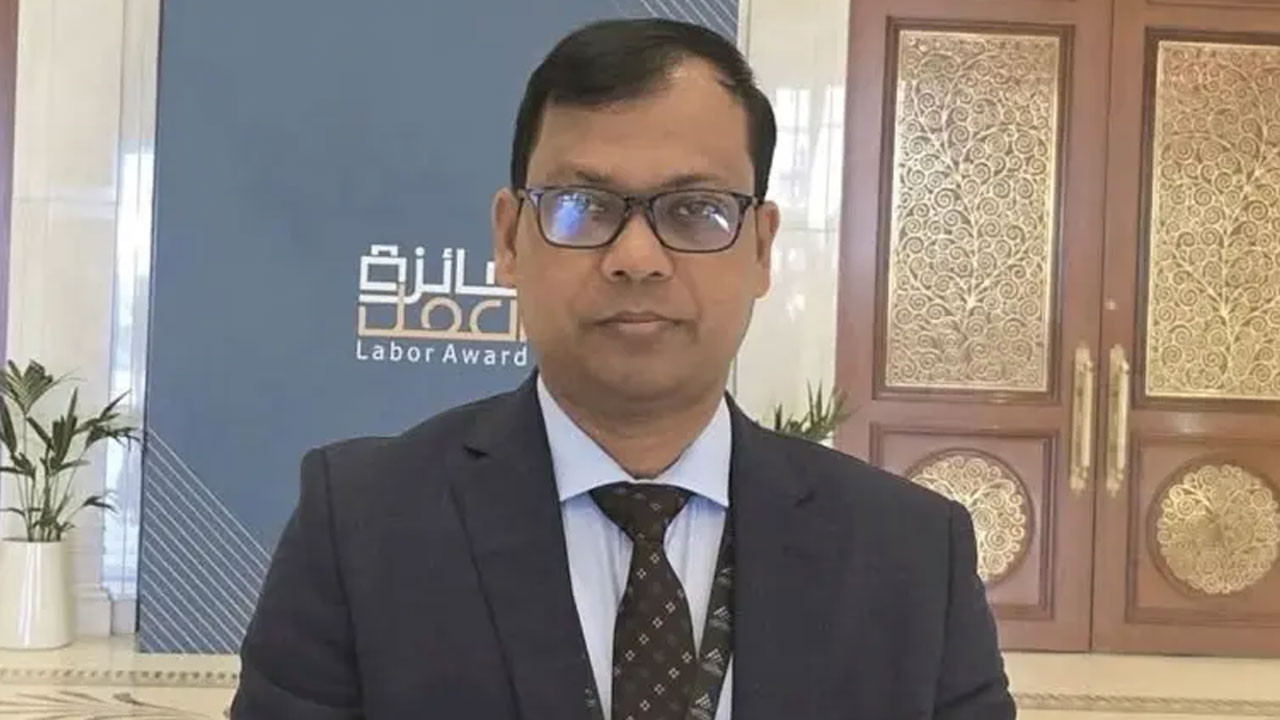 মাজারের অর্থ নিয়ে ডিসি সারওয়ারের কল রেকর্ড ভাইরাল