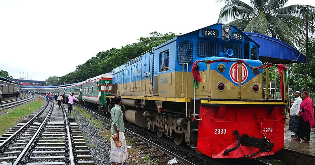 তিন ঘণ্টা পর চট্টগ্রামের সঙ্গে রেল যোগাযোগ শুরু