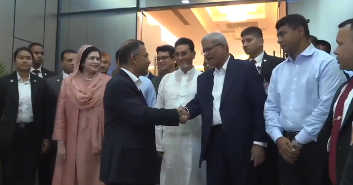 মালয়েশিয়া ও চীন সফর শেষে দেশে ফিরেছেন প্রধানমন্ত্রী