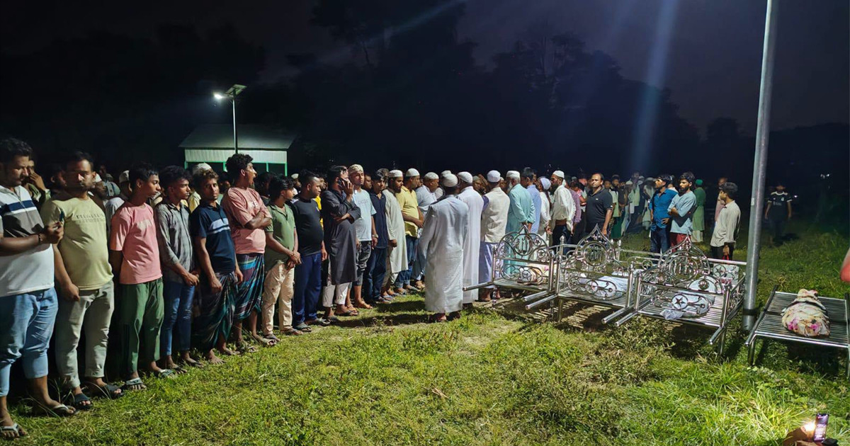 মা ও তিন বোনকে পাশাপাশি দাফন, সবার কাছে দোয়া চাইলেন ছেলে