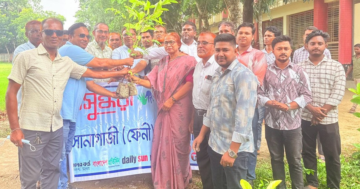 বসুন্ধরা শুভসংঘের উদ্যোগে সোনাগাজীতে বৃক্ষরোপণ ও চারা বিতরণ