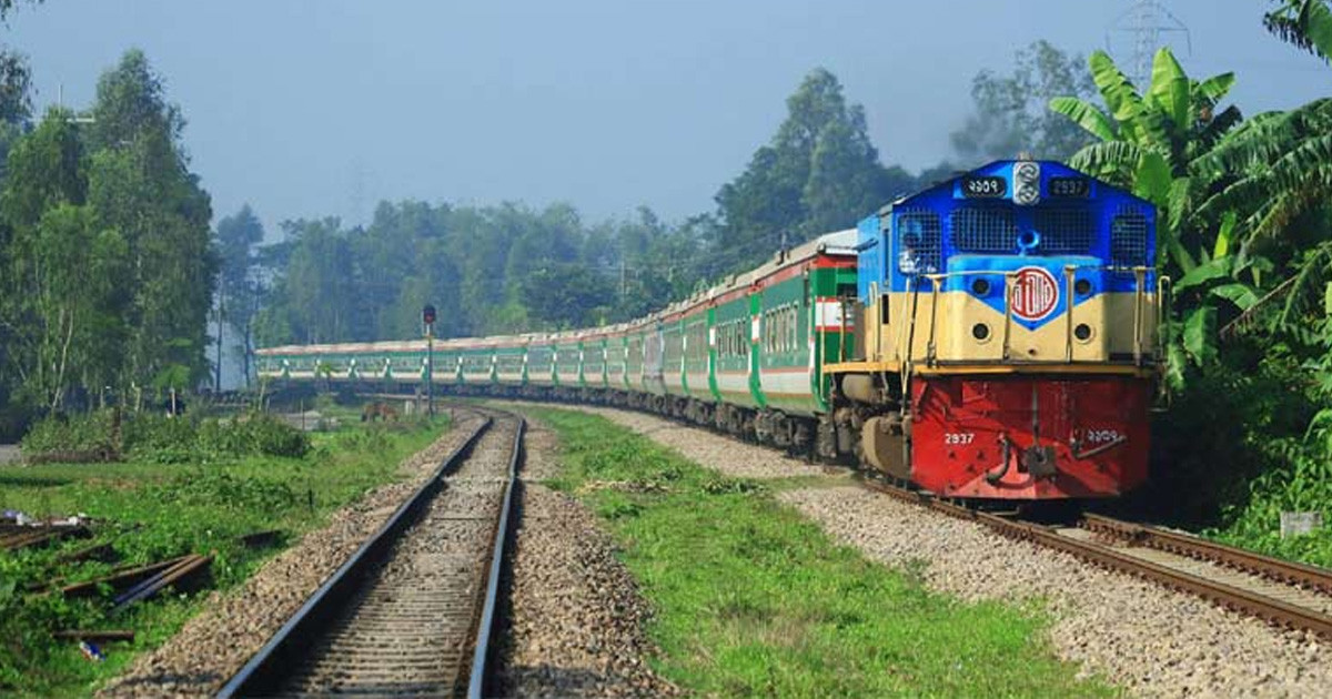 লোকসান কমাতে ইজারায় যাচ্ছে পশ্চিমাঞ্চলের ১১ ট্রেন