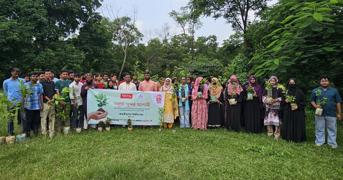 জাবিতে বসুন্ধরা টিস্যু ও শুভসংঘের বৃক্ষরোপণ কর্মসূচি অনুষ্ঠিত