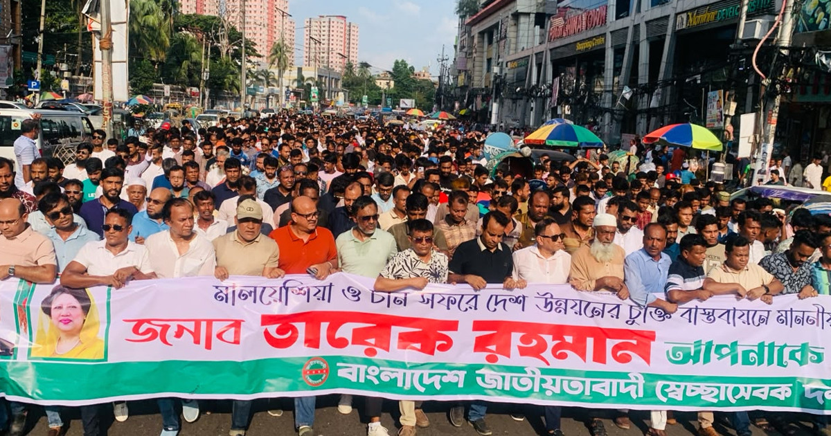 প্রধানমন্ত্রীর বিদেশ সফর ‘ঐতিহাসিক সাফল্য’, রাজধানীতে স্বেচ্ছাসেবক দলের আনন্দ মিছিল
