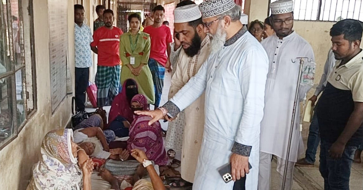 ছুটির দিনে হাসপাতালে রোগীদের খোঁজ নিলেন মাসুদ সাঈদী