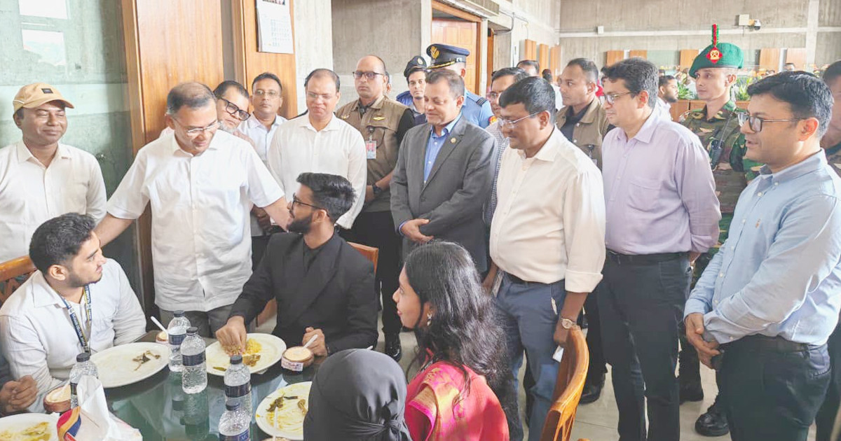 সংসদ ভবনে শিক্ষার্থীদের সঙ্গে মধ্যাহ্নভোজ প্রধানমন্ত্রীর