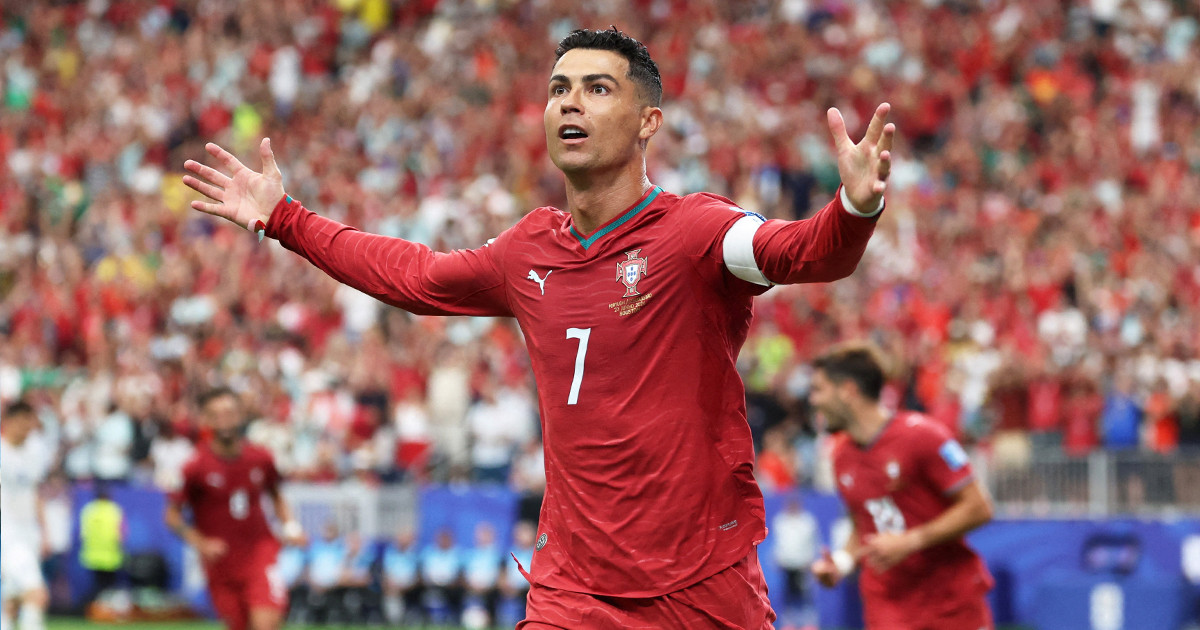 বিশ্বকাপের মাঝেই সুখবর দিলেন রোনালদো