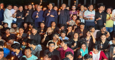 জুলাই অভ্যুত্থানের শহীদদের স্মরণে শহীদ মিনারে ছাত্রদলের মোমবাতি প্রজ্বলন
