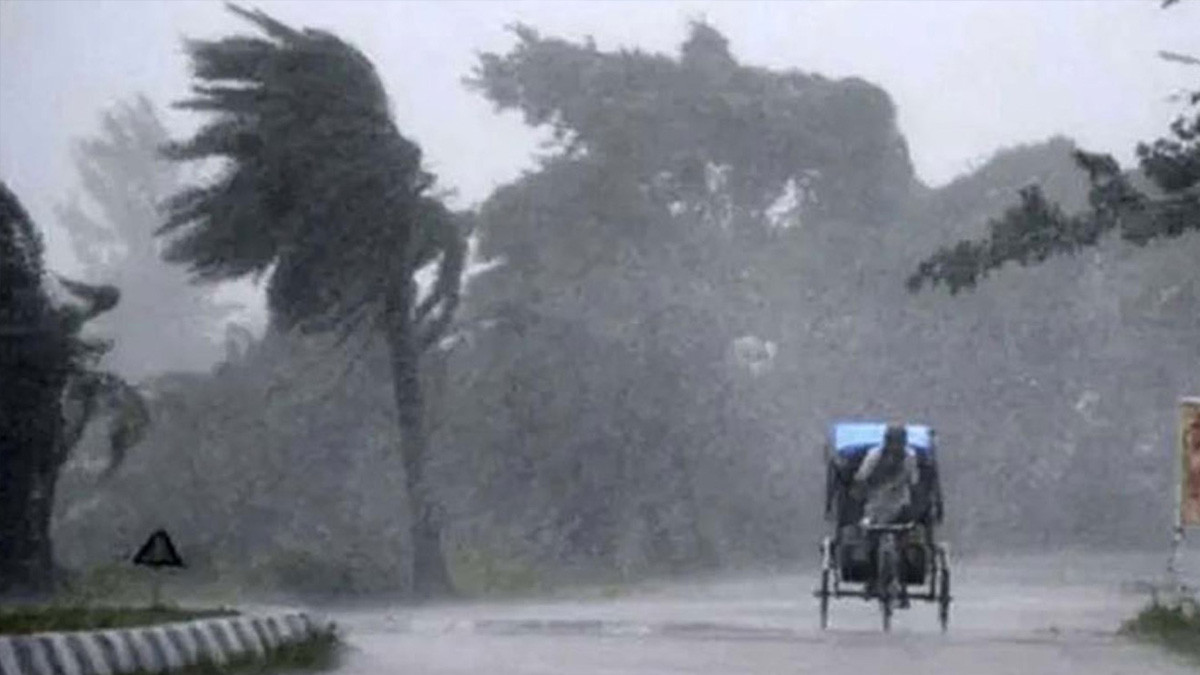 দুপুরের মধ্যেই ঢাকাসহ ১৬ জেলায় ঝড়ের বার্তা