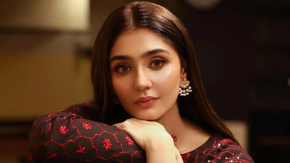 কনটেন্ট ক্রিয়েটরের সঙ্গে জনপ্রিয় অভিনেত্রীর প্রেম, ভিডিও ফাঁস!
