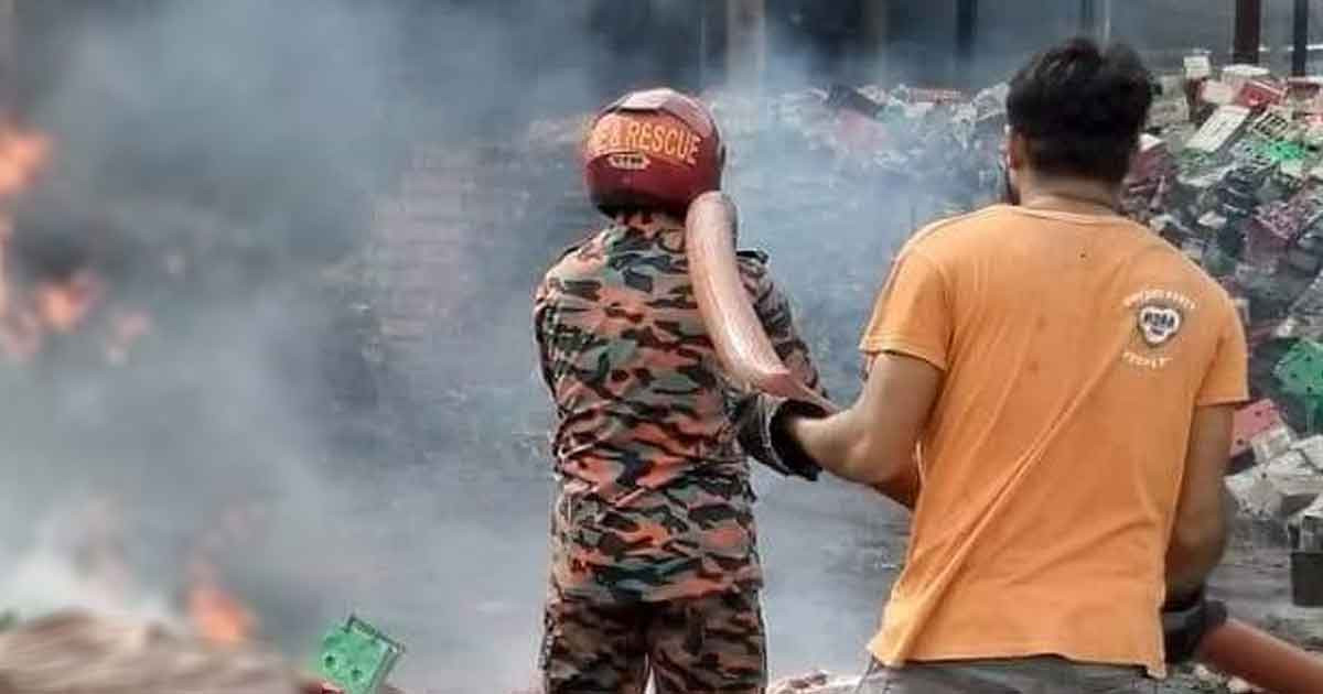 চকবাজারে ভয়াবহ আগুন, নিয়ন্ত্রণে ৬ ইউনিট