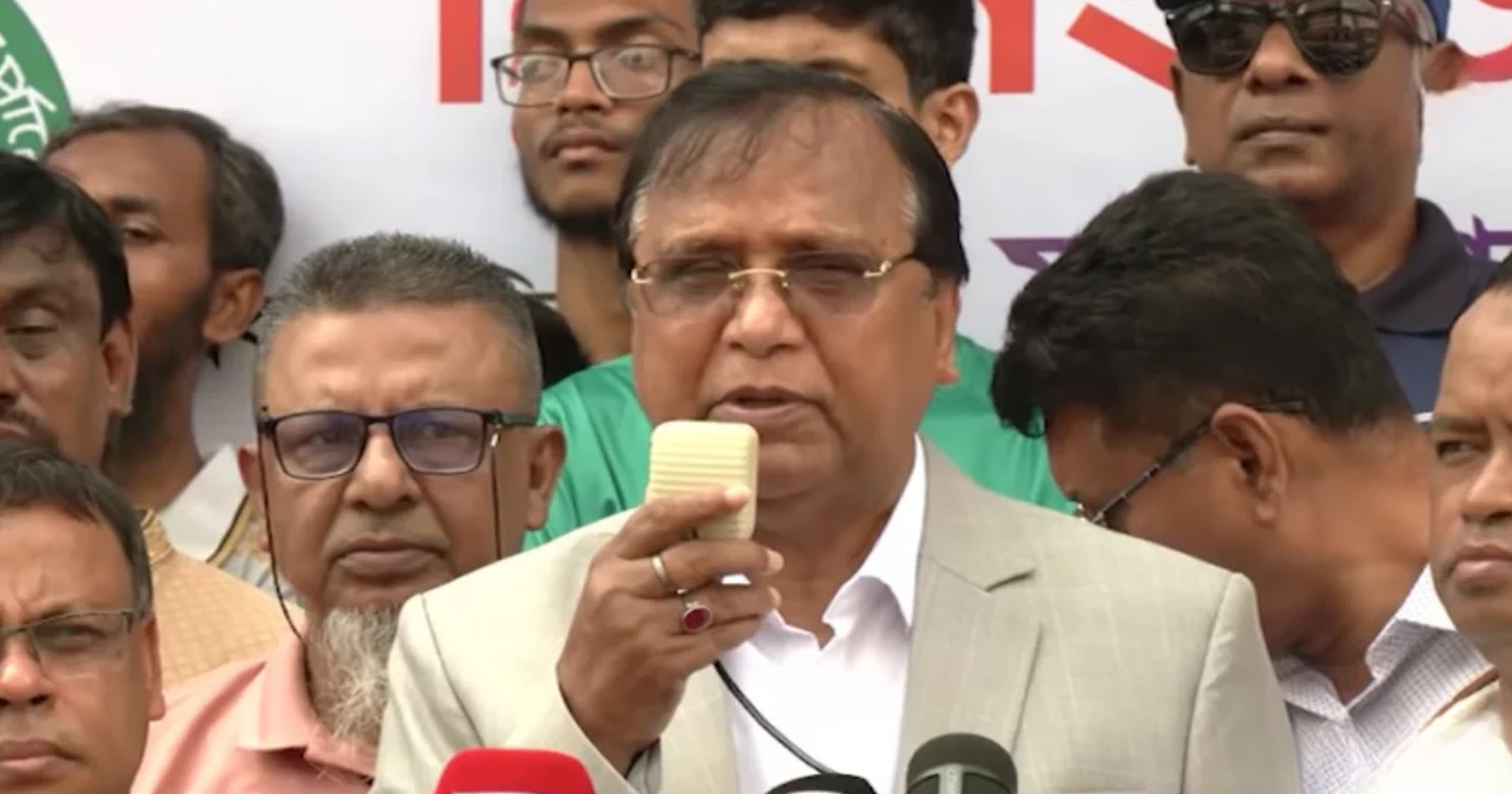 বর্জ্য ব্যবস্থাপনায় অনিয়মে টেন্ডার বাতিলের হুঁশিয়ারি ডিএসসিসি প্রশাসকের