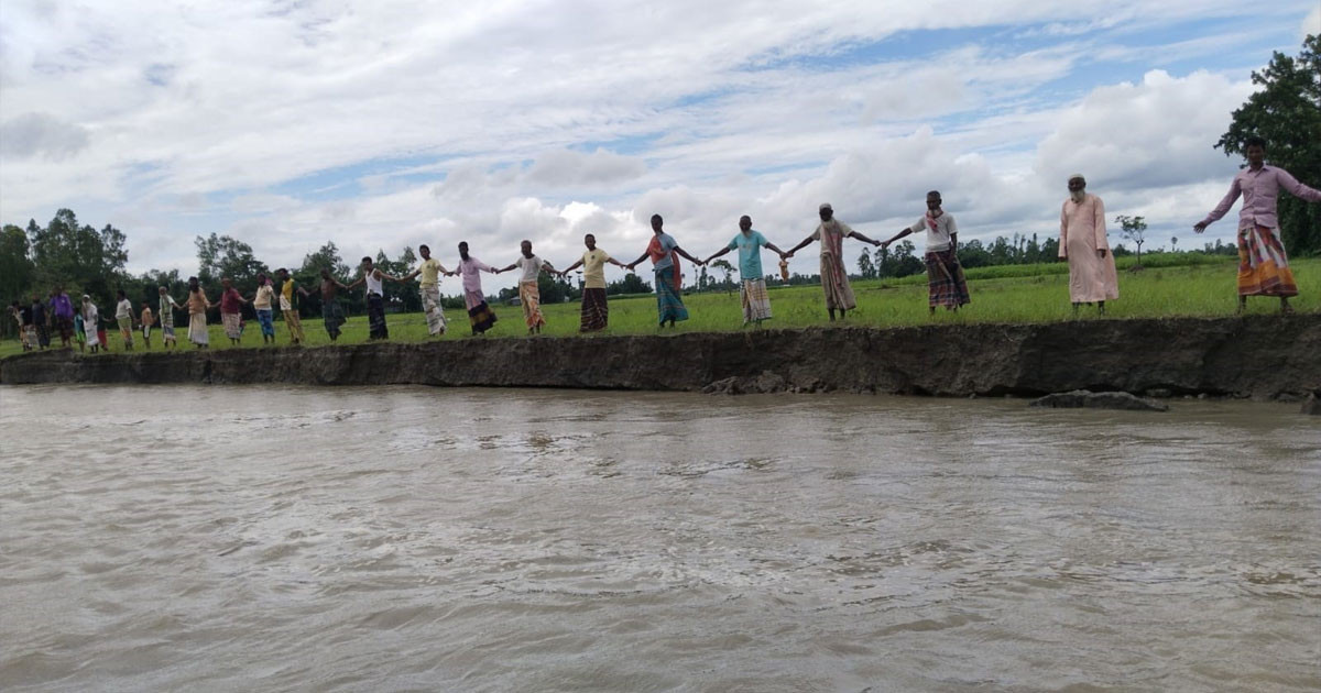 রাজারহাটে ১৫ দিনে ১৯টি বাড়ি নদীগর্ভে