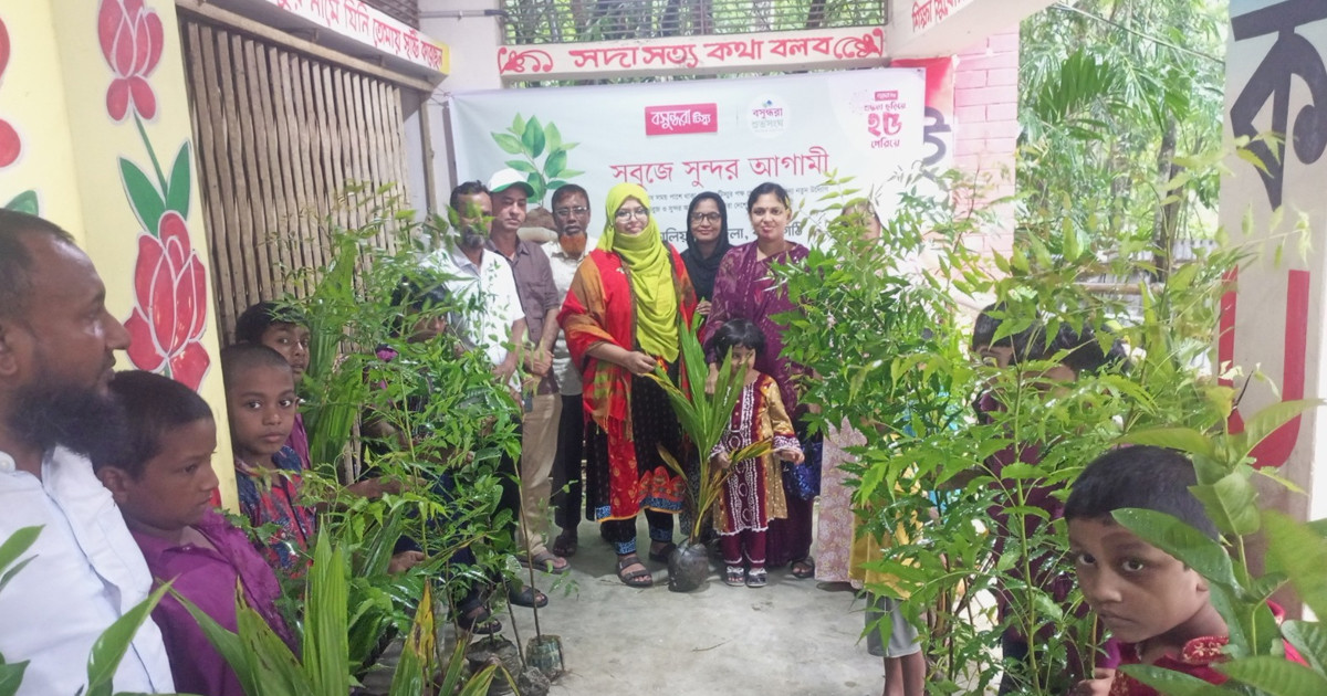 কাঠালিয়ায় বসুন্ধরা টিস্যু ও শুভসংঘের উদ্যোগে গাছের চারা বিতরণ
