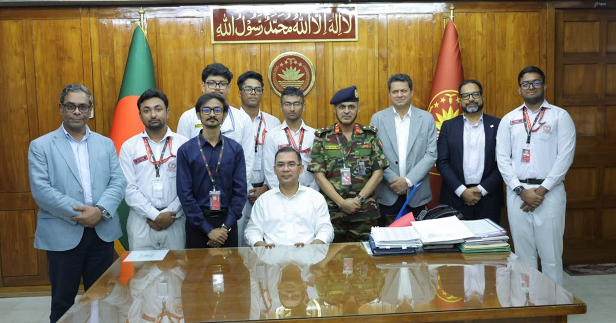 রোবোসাবে বাংলাদেশের প্রতিনিধিত্ব করতে যাওয়া শিক্ষার্থীদের সঙ্গে মতবিনিময় প্রধানমন্ত্রীর