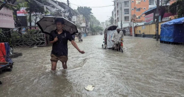 টানা ভারি বর্ষণে পানির নিচে চট্টগ্রাম, দুর্ভোগে নগরবাসী