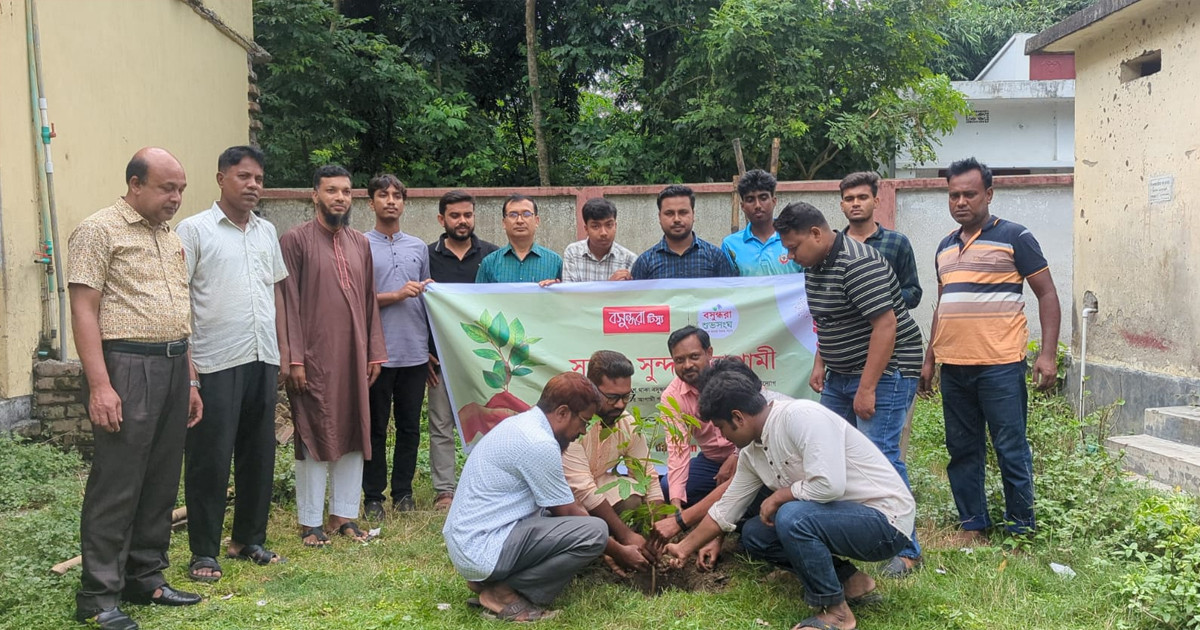 মেহেরপুরে বসুন্ধরা টিস্যু ও শুভসংঘের উদ্যোগে ৩ শতাধিক শিক্ষার্থীর মাঝে গাছের চারা বিতরণ