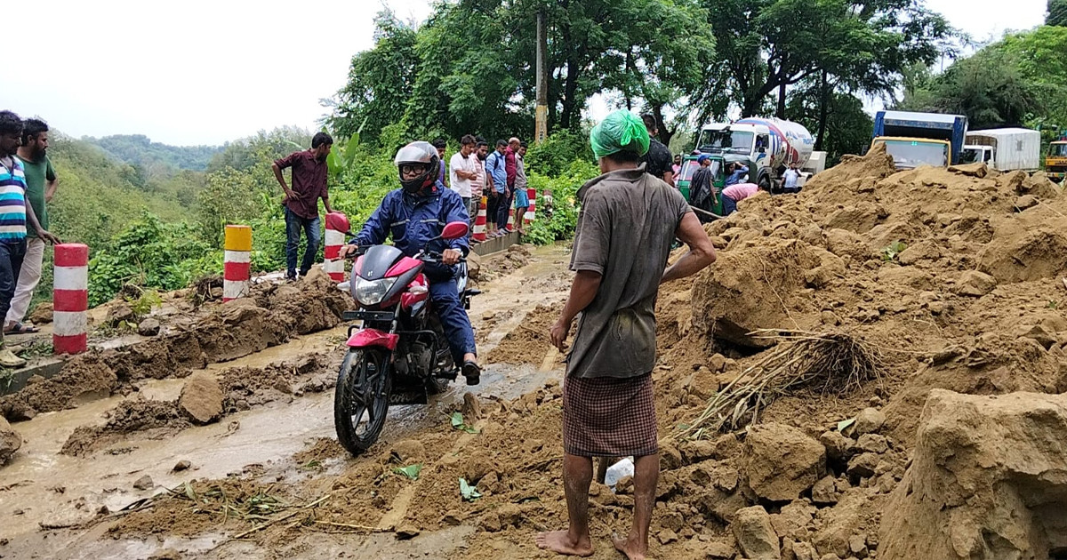 রাঙামাটিতে পানিবন্দী কয়েক হাজার মানুষ, নিহত ২