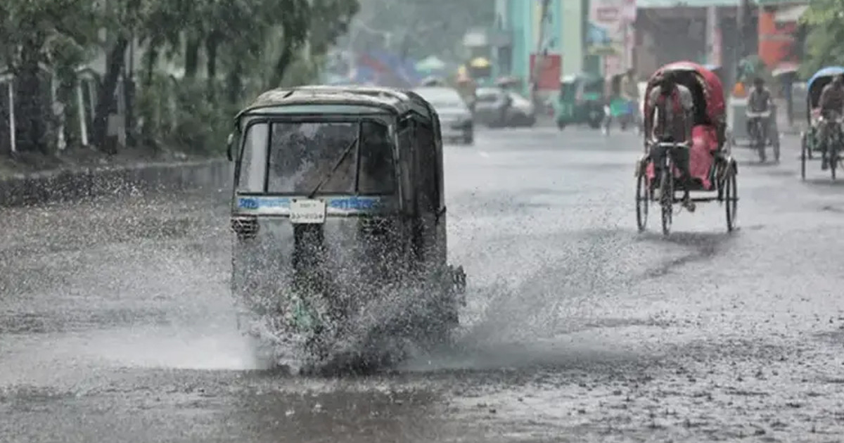 ভারী বর্ষণের পূর্বাভাস, ১৪ জেলায় ঝড়ের আভাস