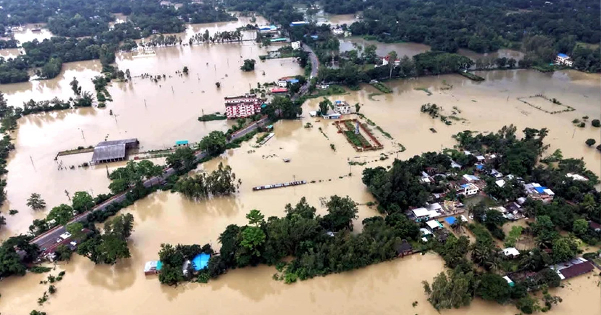 চট্টগ্রামে বন্যার পানি কমলেও বাড়ছে দুর্ভোগ, পানিবন্দি সাড়ে ৭ লাখ মানুষ