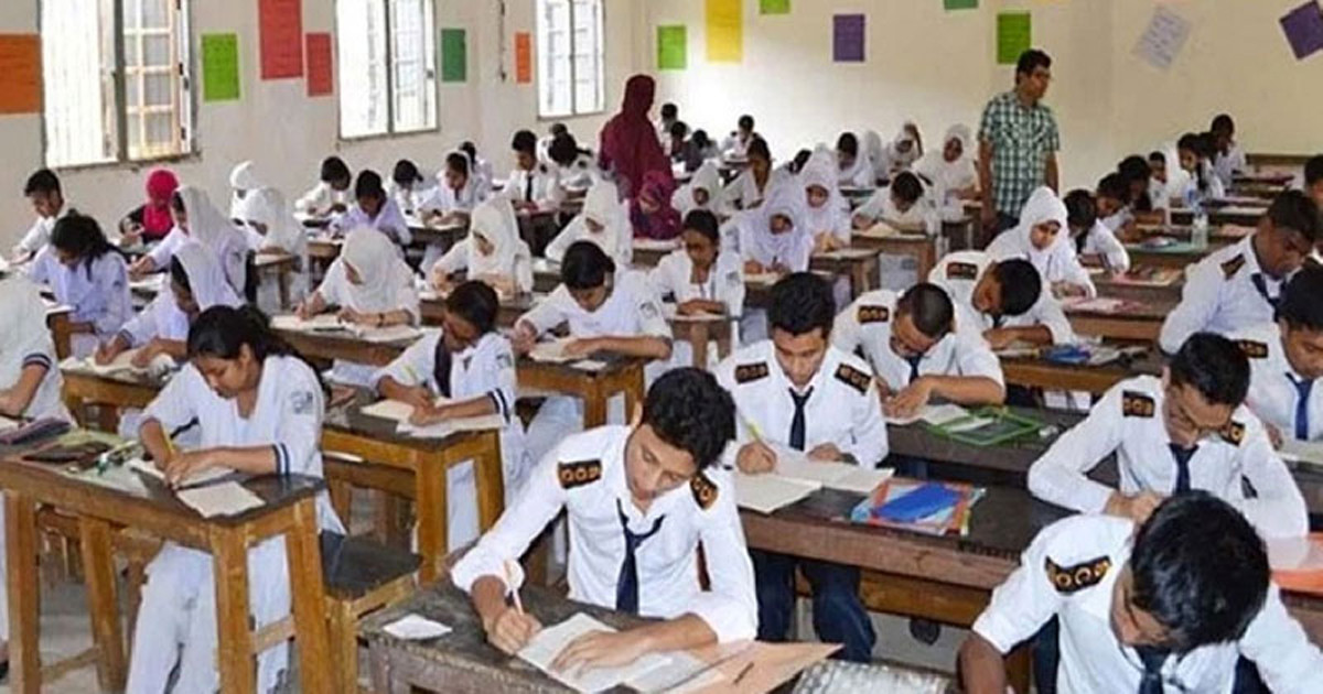 এবার ঢাকা বোর্ডের এইচএসসি পরীক্ষা স্থগিতের দাবি