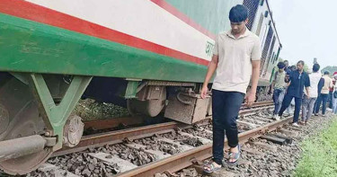 ঈশ্বরদীতে একতা এক্সপ্রেস লাইনচ্যুত, ঢাকার সঙ্গে উত্তরাঞ্চলের যোগাযোগ বন্ধ