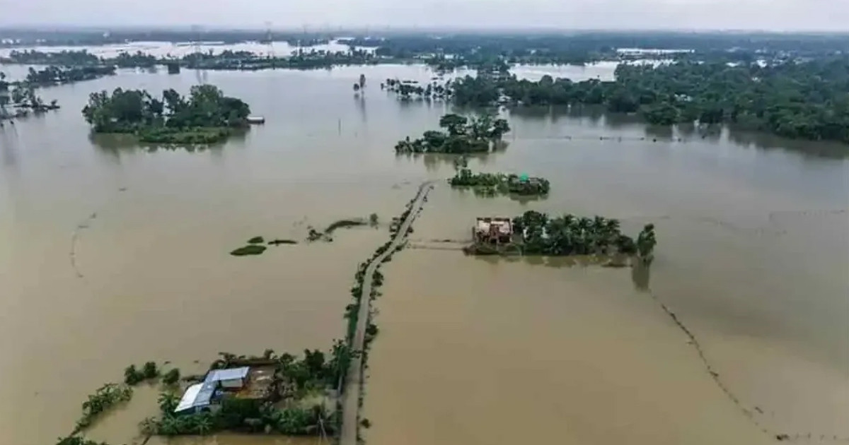 বন্যা ও পাহাড় ধসে প্রাণহানি বেড়ে ৫৪, পানিবন্দি দেড় লাখের বেশি পরিবার