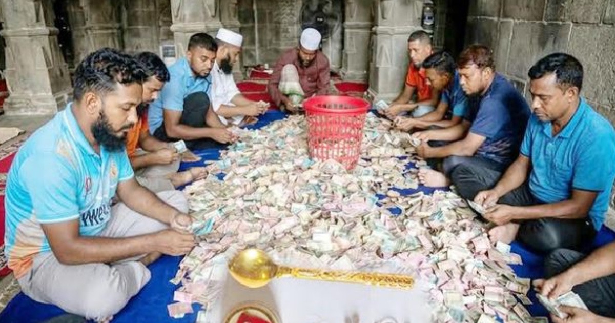 কুসুম্বা মসজিদের দানবাক্সে মিলল স্বর্ণের চামচসহ পৌনে ১৩ লাখ টাকা