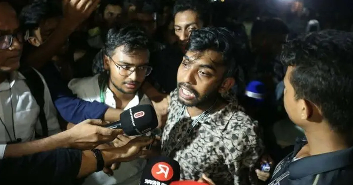 সড়ক ছাড়লেন শিক্ষার্থীরা, রাতের মধ্যে শর্ত না মানলে কাল লংমার্চ