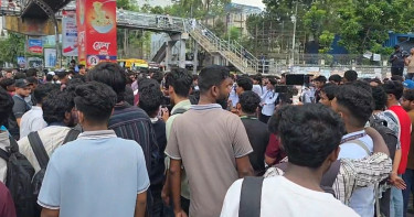 শিক্ষামন্ত্রীর পদত্যাগ দাবিতে সায়েন্সল্যাব মোড় অবরোধ