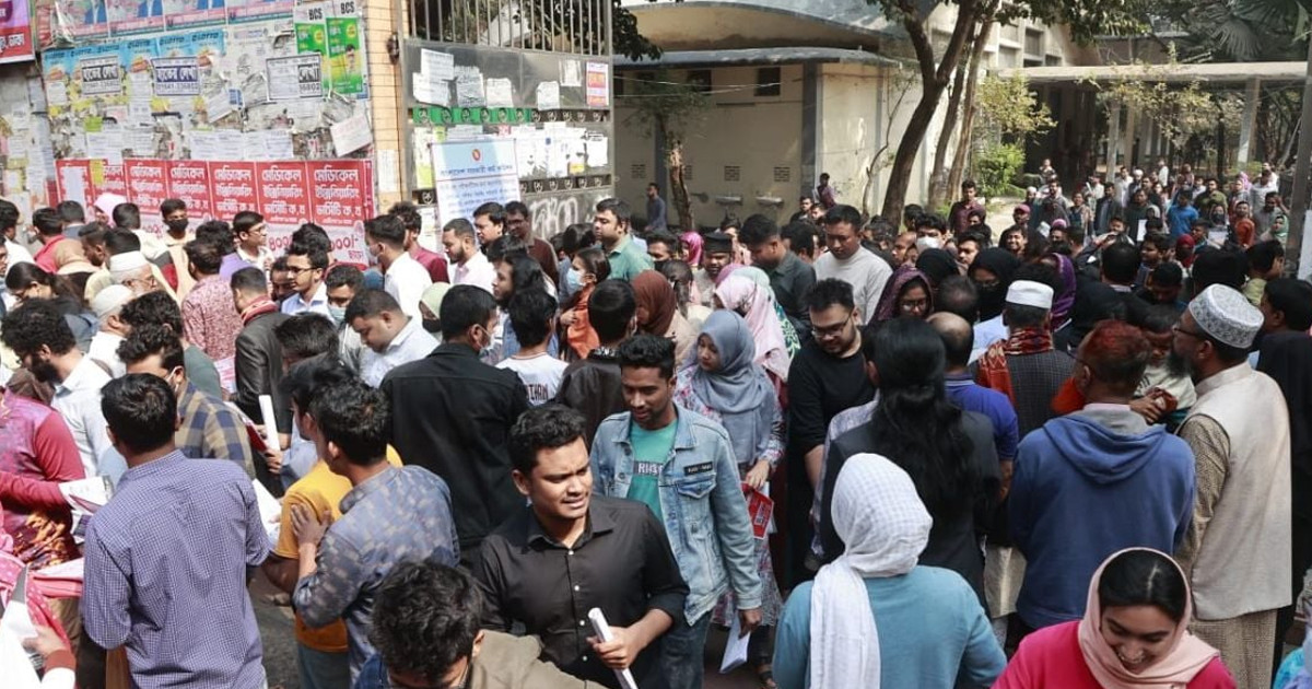 অর্থনৈতিক অনিশ্চয়তা নিয়ে সবচেয়ে বেশি উদ্বিগ্ন বাংলাদেশের তরুণরা