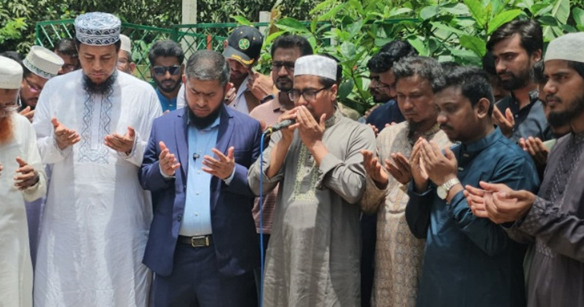 শহীদ আবু সাঈদের কবর জিয়ারত করলেন শিবির সভাপতি
