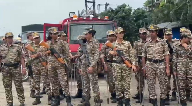কলকাতা বিমানবন্দরের বাঁকড়া মসজিদ বিতর্ক, ঘিরে রেখেছে পুলিশ-কেন্দ্রীয় বাহিনী