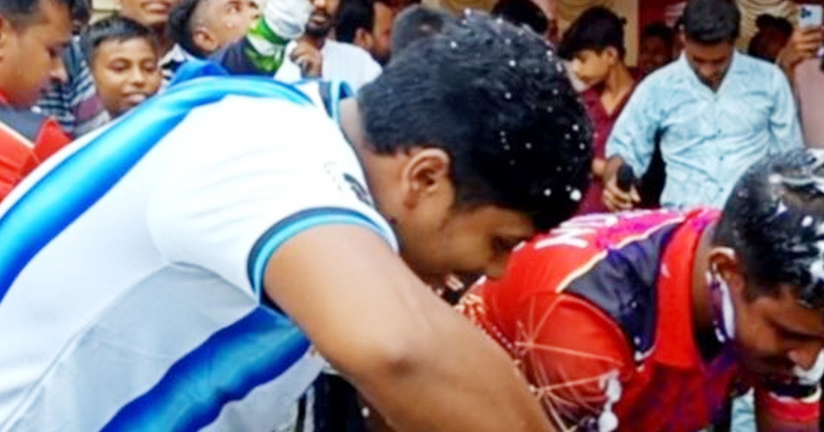 চুয়াডাঙ্গায় ব্রাজিল সমর্থকের কান্ড দেখে সবাই অবাক