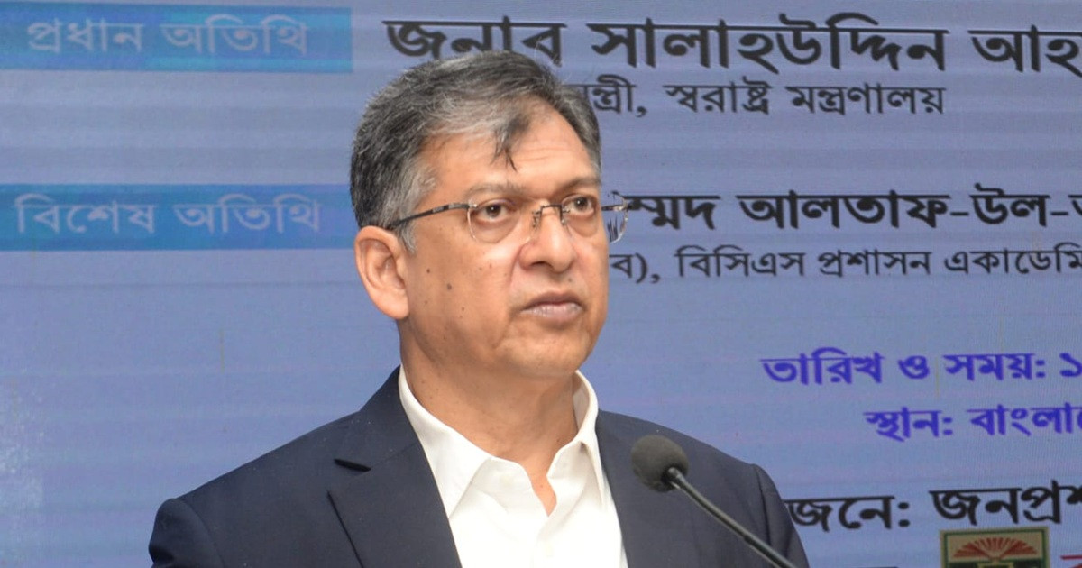 রাজনৈতিক পক্ষপাতমুক্ত থেকে সরকারি কর্মচারীদের দায়িত্ব পালন করতে হবে: স্বরাষ্ট্রমন্ত্রী