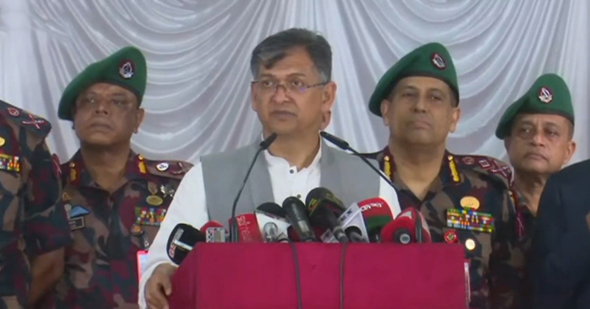 সীমান্তে সর্বোচ্চ সতর্কতা বজায় রাখতে বিজিবিকে স্বরাষ্ট্রমন্ত্রীর নির্দেশ