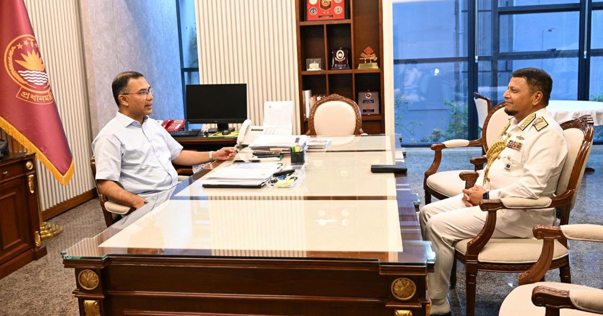 প্রধানমন্ত্রীর সঙ্গে বিদায়ী নৌবাহিনী প্রধানের সাক্ষাৎ