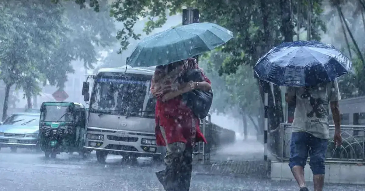 সকালের মধ্যে ১০ জেলায় ঝড়-বৃষ্টির শঙ্কা, নদীবন্দরে সতর্কসংকেত