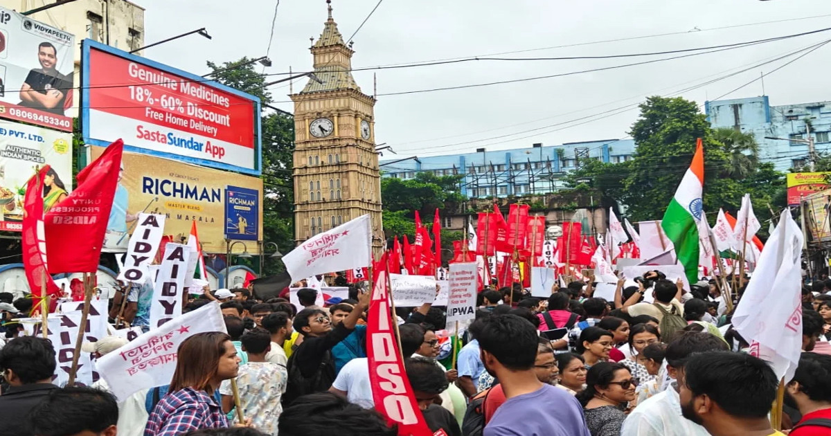 যন্তরমন্তরে শিক্ষার্থীদের সমর্থনে কলকাতায় বামদের বিশাল মিছিল
