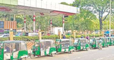 কাটছেই না গ্যাস সংকট